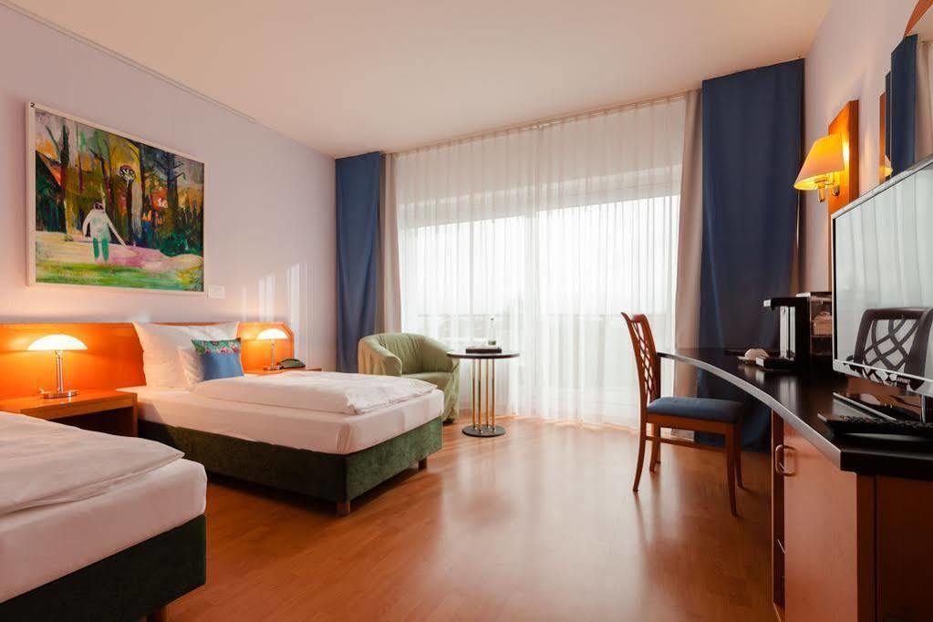 Hotel Tannenhof บาเดน-บาเดน ภายนอก รูปภาพ