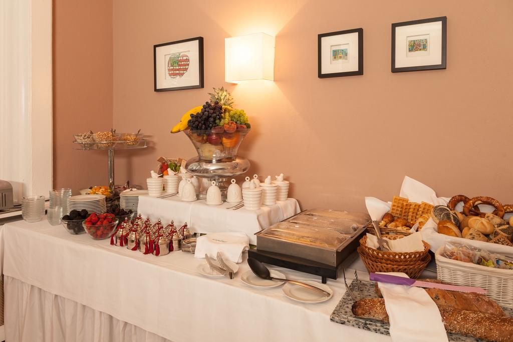 Hotel Tannenhof บาเดน-บาเดน ภายนอก รูปภาพ