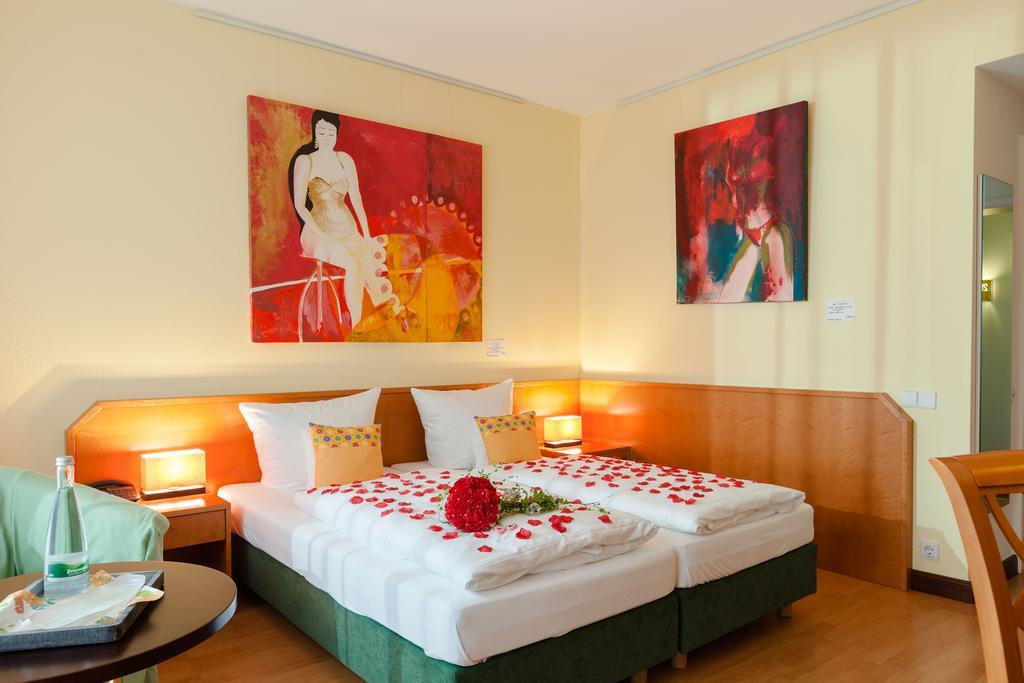 Hotel Tannenhof บาเดน-บาเดน ภายนอก รูปภาพ