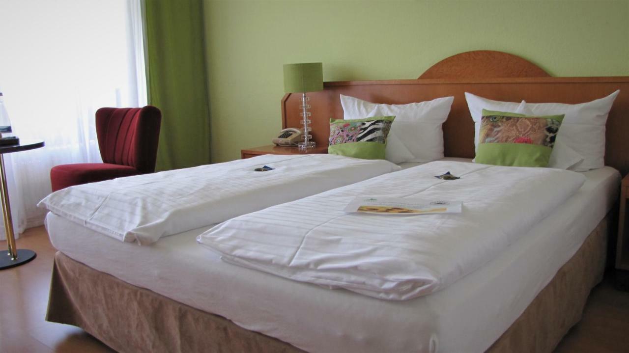 Hotel Tannenhof บาเดน-บาเดน ภายนอก รูปภาพ