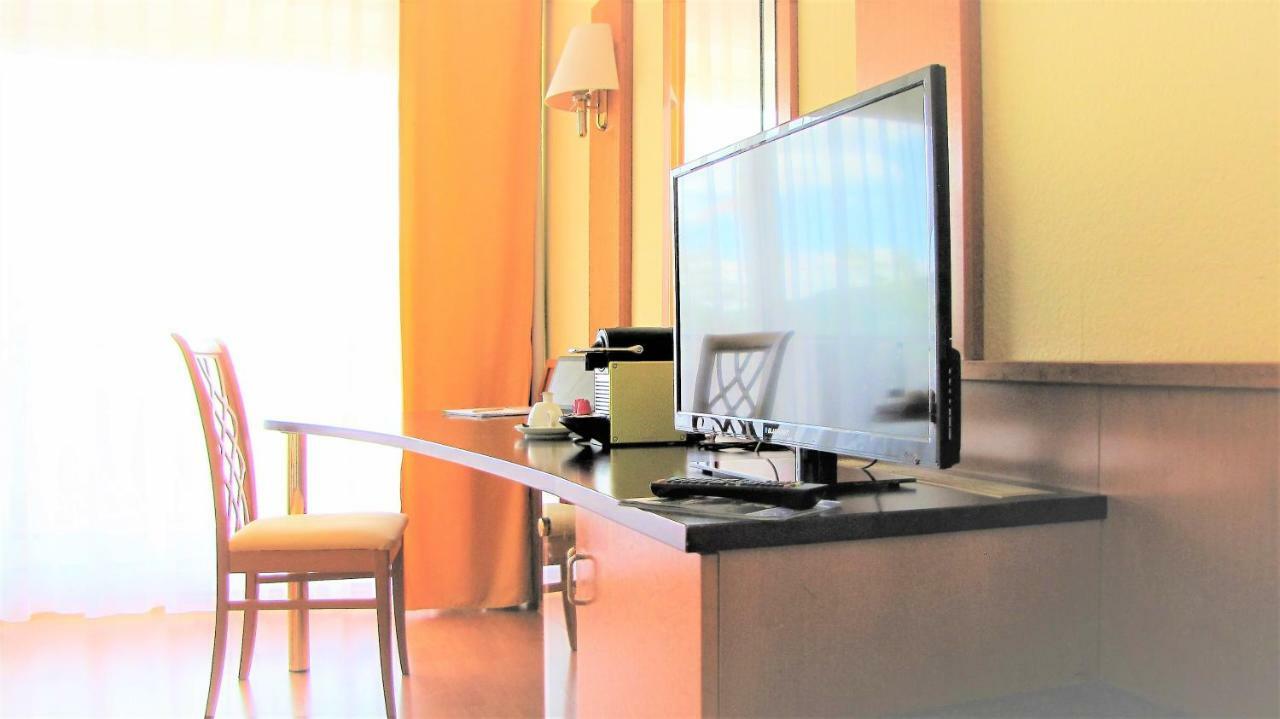 Hotel Tannenhof บาเดน-บาเดน ภายนอก รูปภาพ